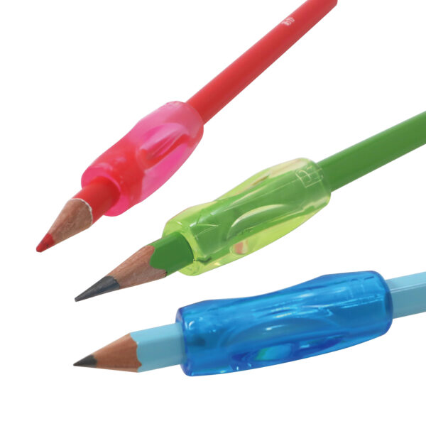 赤、緑、青のプニュグリップがそれぞれ鉛筆に取り付けられている。